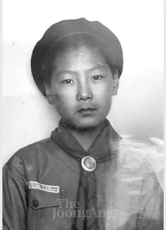 윤석열 전 검찰총장의 서울 대광초 시절 사진. 보이스카웃 단복을 입고 찍었다.