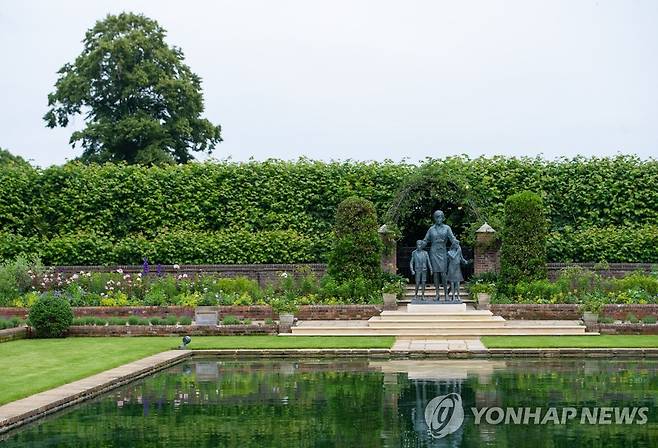 다이애나비 동상 [Dominic Lipinski/AFP=연합뉴스]