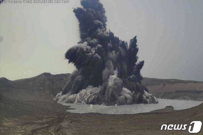 필리핀 탈 화산 © AFP=뉴스1