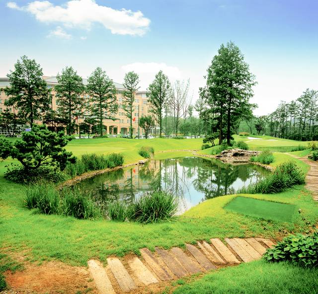 메이필드호텔 서울  ‘골프&바비큐 패키지’ 중 '파3 골프장'  *재판매 및 DB 금지