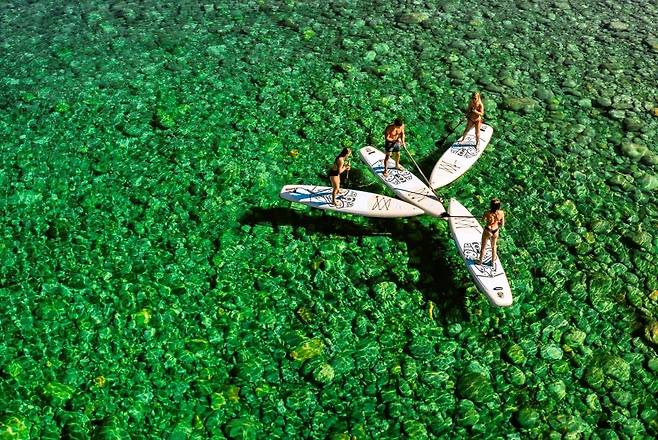 마지오레 호수에서 즐기는 스탠드 업 패들링 [스위스 정부관광청 제공]