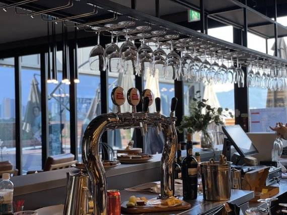 BOB미음나루점 4층 와인바 /사진=BOB