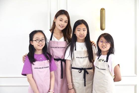 쿠킹클래스 아틀리에 드 퀴진의 유정아 대표 도움을 받아 K-로제 떡볶이 만들기에 도전한 소중 학생기자단.