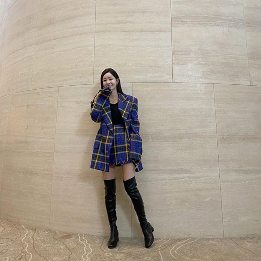 Actor Nam Gyu-ri shows off trendy fashionNam Gyu-ri posted several photos on his instagram on the 6th with the message You are my Spring Today and Thank you.In the open photo, Nam Gyu-ri is showing off his doll-like beautiful looks with a gentle smile.Nam Gyu-ris stylish two-piece fashion also draws attention - wearing a short skirt with a large jacket that descends mid- thighs.The glamorous tartan check pattern and intense blue color are impressive, and the leather long boots that rise to the knees are matched to complete the stylish styling.On the other hand, Nam Gyu-ri is appearing on TVN monthly drama You Are My Spring.