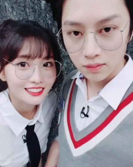 Super Junior Kim Hee-chul and TWICE MOMO broke up in a year and a half of open devotion.Kim Hee-chul agency SJ label and MOMO agency JYP Entertainment said on August 8, It is right that two people break up as a result of their confirmation.I would like to ask you to understand that it is difficult to answer because the details are private artist. Kim Hee-chul and MOMO denied that they were just close seniors although rumors of a romance erupted once with August 2019.In January last year, five months later, he acknowledged his devotion, saying, I have been living among my close friends and have recently met with each other.Many fans celebrated and cheered on the news of the devotion of top idols who crossed the border between Korea and Japan at the age of 13.In particular, Kim Hee-chul has been attracting more attention because he has been a steam fan since he has been visiting MOMO several times in the entertainment program and visited the TWICE performance hall.However, as the busy schedule became so desperate, the two eventually decided to return to the music industry.Kim Hee-chuls remarks on SBS Ugly Us, which was broadcast in April, are also being reexamined.At the time, Kim Hee-chul enjoyed camping with Ji Sang-ryeol Jung Young-joo Hwang Seok-jung and shared their values ​​for love and marriage.Kim Hee-chul said: I have not felt the seriousness of parting in love since I was a child, and it didnt matter if I had a computer.It is not the end of my life because I have a strong self-esteem. Is not my relationship with others good? said Ji Sang-ryeol.Attention was also drawn to Kim Hee-chuls declaration of non-marriage.Kim Hee-chul asked the question about marriage in MBN Korea - International Couple which was broadcast in May, It seems that it is a trend not to marry these days.Even I have no idea of ​​marriage at all. Kim Hee-chul was loved by KBS drama Rounding in 2005 and redebuted as Super Junior and hit songs such as Sorry Sori and Beautiful.He also actively participated in entertainment programs such as Knowing Brother and Matnam Square.MOMO is reigning as the strongest girl group of K pop with hits such as debut elegant, cheer and TT in 2015 with TWICE.Recently, he has been comebacking with his new song Alcohol - Free and once again sweeping the first trophy, showing off his strong popularity.