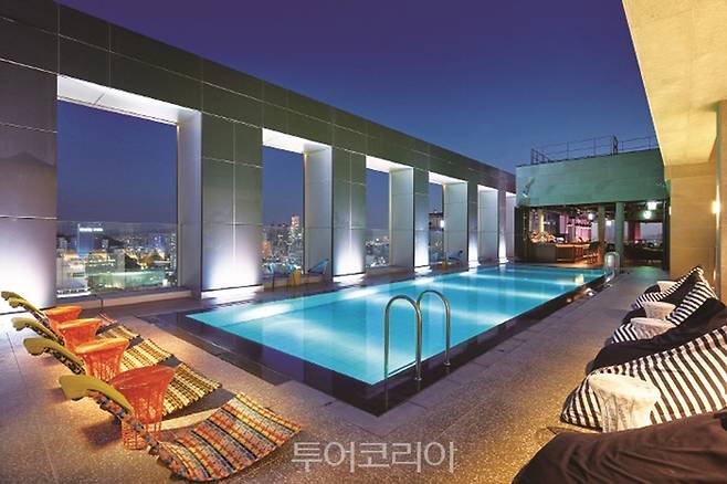 L7 홍대 루프탑 수영장 사진-호텔롯데