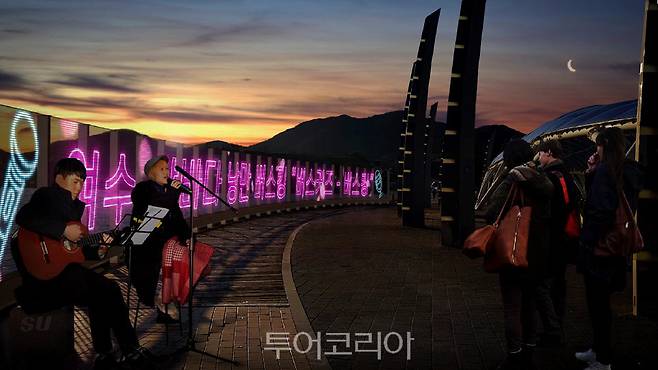 여수 종포해양공원 미디어파사드