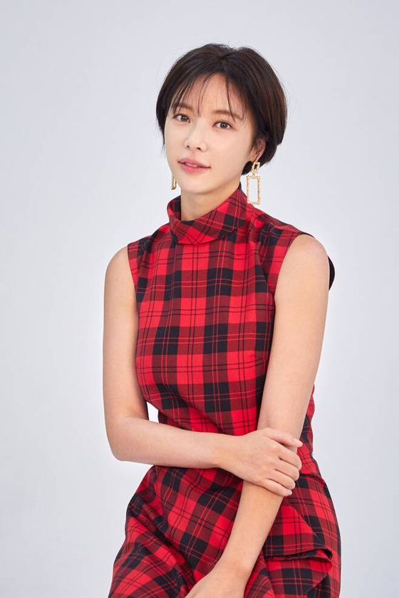 According to an entertainment official on the 9th, Hwang Jung-eum, who reported the news of last years breakup, has recently been married to her husband Lee Young-don, who has been reconciled and traveling.Hwang Jung-eum submitted a divorce mediation application to Seongnam Support in Suwon District Court on September 2 last year.At the time, Hwang Jung-eum also said, We will submit a divorce adjustment application and smoothly divorce it. Details can not be revealed because of personal privacy.It is true that the couple had a hard time at the time, but they have overcome the recent conflict and confirmed each others hearts.Last month, Hwang Jung-eum and Lee Young-don were seen at a swimming pool in a Seoul hotel, and they did not care about others eyes.I was in a crisis by filing an application for divorce adjustment, but I have settled it well since then, and now I am living well with my child, an aide told the Enter News team.Hwang Jung-eum and Lee Young-don met in 2015 with an acquaintances introduction, married in February 2016 and gained a boost in August 2017.Hwang Jung-eum, who made his debut as Suga in 2001, turned to Actor in 2004 withdrawal.High Kick Through the Roof, Giant, I can hear my heart, Golden Time, Dons Avatar, Secret, Killmy Hilmi, She Was Beautiful, Ssangpo Car Im carefully choosing my next work after last year Hes the Ghost.Lee Young-don graduated from Seoul High School and Yongin University with a degree in golf, won the National University Federation in 2006, and made his professional debut in December of that year when he joined the Korea Professional Golf Association (KPGA).In 2007, SKY72 Tour In 2012, he participated in the Challenge Tour, showed off his skills, started his business and is a businessman.