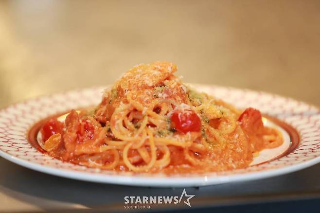 배우 강율이 요리한 로제 아라비아따 파스타  /사진=이동훈 기자 photoguy@