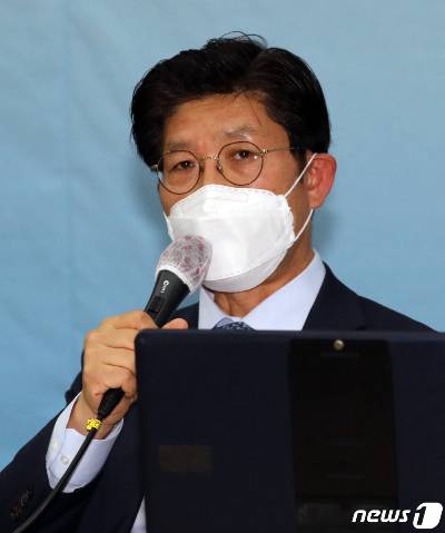 (세종=뉴스1) 장수영 기자 = 노형욱 국토교통부 장관이 5일 세종시 어진동 정부세종컨벤션 센터에서 열린 출입기자단 간담회에서 인사말을 하고 있다. 2021.7.5/뉴스1