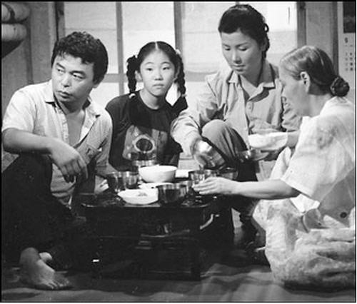 1980년부터 2002년까지 방영된 드라마 <전원일기>의 한 장면.  MBC