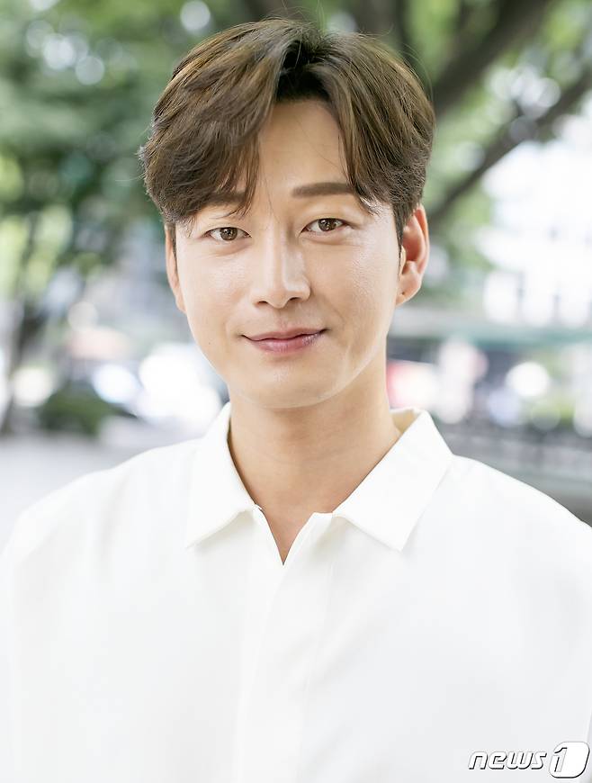 최근 종영한 tvN 토·일 드라마 '마인'에서 열연을 펼친 배우 이현욱이 서울 종로구 뉴스1본사에서 열린 인터뷰에 앞서 포즈를 취하고 있다. 2021.7.1/뉴스1 © News1 김진환 기자