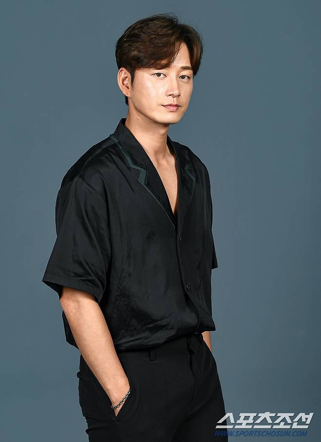 배우 이현욱이 1일 스포츠조선과의 인터뷰에 앞서 포즈를 취하고 있다. 박재만 기자 pjm@sportschosun.com/2021.07.01/