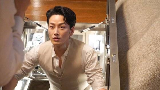 tvN 드라마 ‘마인’에서 효원그룹 둘째 아들 한지용 역을 맡은 배우 이현욱. [사진 매니지먼트 에어]