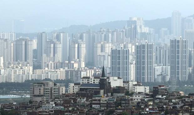 서울 남산에서 바라본 서울 시내 아파트 단지 전경. /연합뉴스