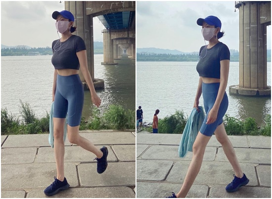 Jang Yoon-ju posted a picture on his 11th day with his article Walkinging with Lisa on the Weekend, sweating and walkinginging together.In the public photos, there was a picture of Jang Yoon-ju walkinginging the Han River in bra-top and leggings fashion.Especially, the luxury body line, which boasts the dignity of top model, is still attracting attention.The netizens are also writing comments that admire Jang Yoon-jus body.On the other hand, Jang Yoon-ju, who is also an actor, received a favorable response by appearing in the movie Three Sisters released in January.Photo: Jang Yoon-ju Instagram  
