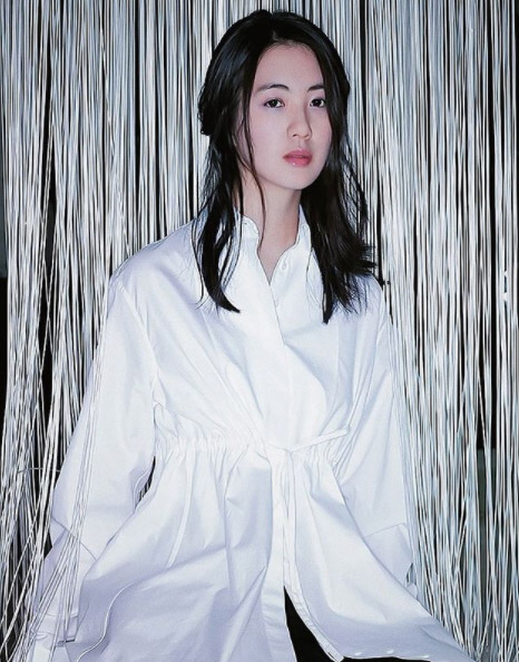 Lee Yo-won posted a picture on his Instagram on the 13th without any comment.The photo shows Lee Yo-won, who shows off her shining beautiful looks in white costumes; his figure, like a fairy from Sky, is snowy.Meanwhile, Lee Yo-won married Park Jin-woo, a professional golfer in 2003, and has his first daughter, second daughter, and youngest son.Recently, JTBC drama Green Mothers Club scheduled to be broadcast early next year.