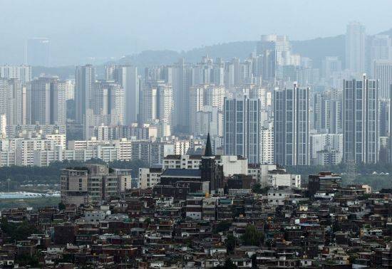 지난 8일 서울 남산에서 바라본 서울 시내 아파트 단지 모습