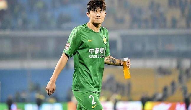 김민재가 도쿄올림픽 참가 의지를 굽히지 않아 유럽프로축구팀과 계약 협상에 어려움을 겪는다는 현지 언론 보도가 나왔다. 사진=베이징 궈안 홈페이지