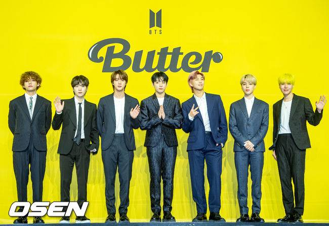 [OSEN=민경훈 기자]방탄소년단(BTS) 멤버들이 무대 위에서 포토타임을 갖고 있다./ rumi@osen.co.kr
