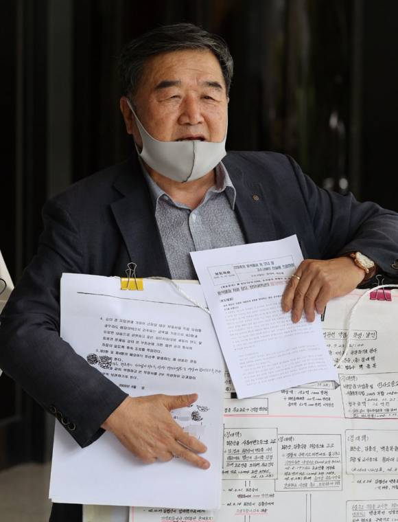 윤석열 전 검찰총장의 장모 최아무개씨와 부인 김건희씨를 고소·고발한 정대택씨 ⓒ 연합뉴스