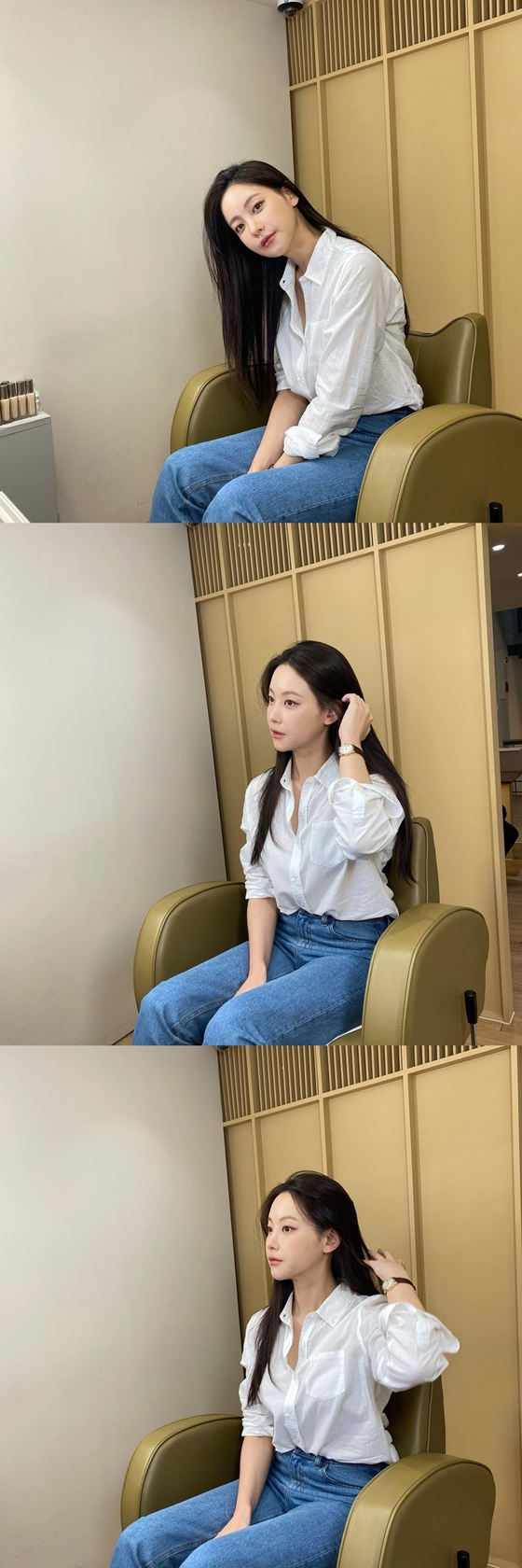Actor Oh Yeon-seo shows off Cheongsun Beautiful looksOh Yeon-seo posted several photos on his Instagram on the afternoon of the 13th.In the public photos, Oh Yeon-seo is wearing a white shirt and jeans. Especially, Cheongsunmi is highlighted in unglamorous makeup.The pure beauty of this area reminds me of Oh Yeon-seo.On the other hand, Oh Yeon-seo played the role of the heroine Lee Min-kyung in the original Kakao TV drama Crazy X of this area which last June.