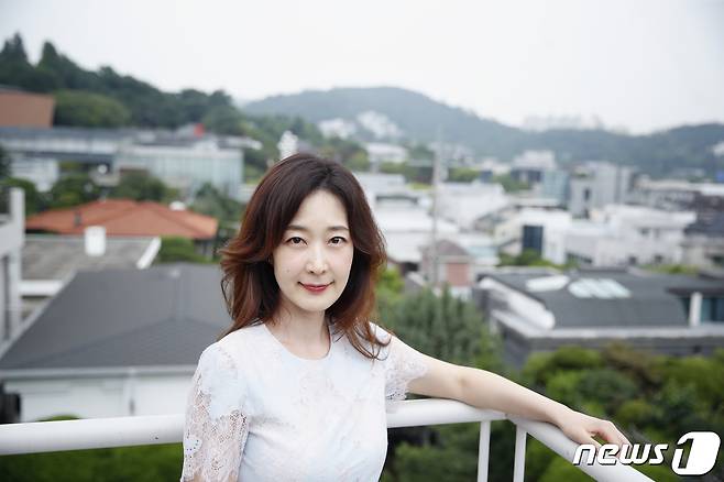 Seoul=) = Mine Actor Kim Hye-hwa poses before an interview with a cafe in Seoul Yongsan District. 2021.7.15