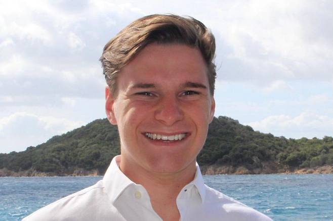 오는 20일 제프 베이조스와 우주관광에 나서는 네덜란드의 올리버 대먼(18). 최연소 우주비행 기록을 세울 예정이다./블루 오리진