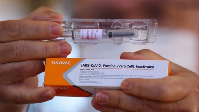 인도네시아에서 쓰고 있는 중국 시노백 백신. BBC인도네시아 캡처