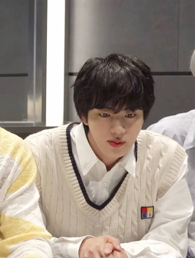 웬 애기가 한 명..방탄소년단 진, 뮤비 리액션 영상 나이를 모르겠는 초초동안美