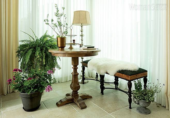 추혜련 씨가 책을 읽거나 휴식을 취하는 선룸.