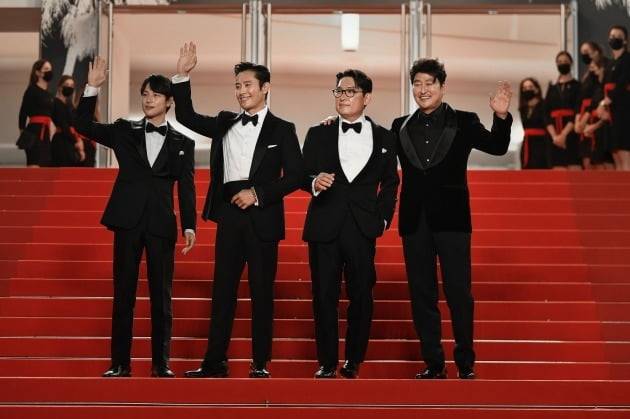 제74회 칸영화제에 참석한 배우 임시완(왼쪽부터), 이병헌, 한재림 감독, 송강호. / 사진제공=쇼박스