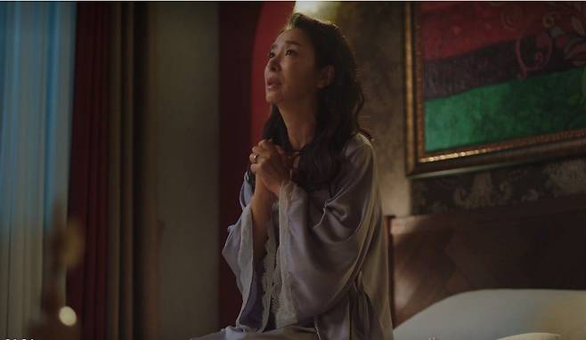 김보연이 ‘젊은 남자와 살 맞대고 살게 해달라'고 기도하는 장면. /TV 조선