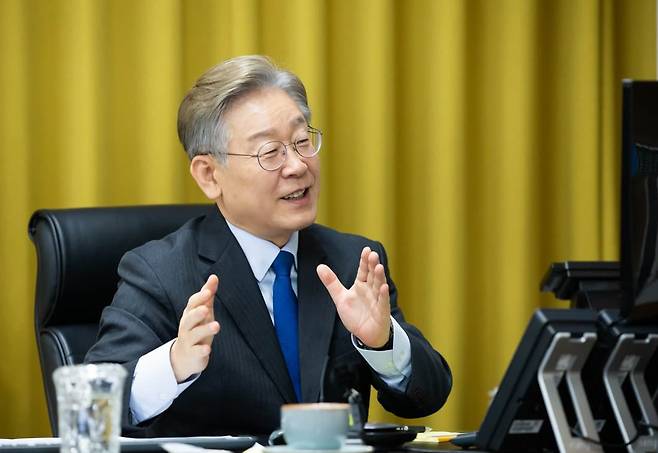 더불어민주당 대권주자인 이재명 경기도지사가 16일 온라인 기자간담회를 하고 있다. /이재명 캠프 제공