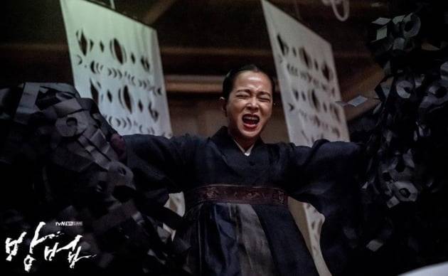 드라마 '방법'에서 굿을 하는 장면. 기사와 무관한 사진. /사진=tvN