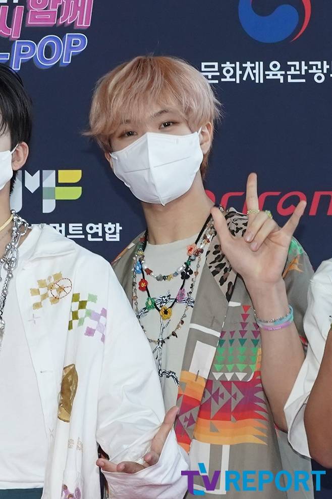 Group NCT Dream Ji Sung is taking a pose at the 2021 Again, K-POP Concert held at SK Olympic Handball Stadium in Songpa-gu, Seoul on the afternoon of the 17th.On the other hand, this performance will include NCT DREAM, BTOB, Brave Girls, Baek Ji Young, Kim Tae Woo, Ohmy Girl, AB6IX, CIX, Momo Land, On & Off, Kim Jae Hwan, Jeon So Yeon, Dream Catcher, Space Girl Little, Rocket Punch, Drifin, Dark Bee, Giant Pink, A.C.E, EPEX, T1419, YE, Alexa, hot issues and more than 20 popular K-pop idol teams will participate.