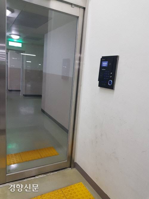 안지사가 기무사 시절 악습을 그대로 유지하고 있다는 내용의 제보 문건에 발신지로 돼 있는 육군 2군단 군인아파트 내부 모습. 춘천/최승현 기자