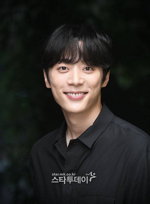 신현수는 형수가 되어버린 수경(권유리)을 바라보는 해바라기 같은 남자 이대엽으로 분했다. 사진ㅣ유용석 기자