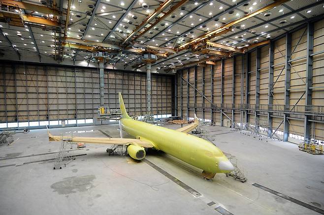 항공기를 도색하는 모습. /대한항공 제공