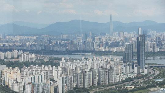 서울 여의도 63스퀘어에서 바라본 서울 아파트. <연합뉴스>