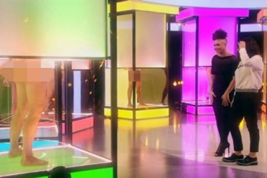 선정적이고 독특한 방식으로 세계적인 소개팅 프로그램이 된 영국 방송 ‘네이키드 어트랙션(Naked Attraction·알몸의 매력)’. 해당 방송 캡처