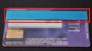 마그네틱 카드는 카드 표면에 붙은 자기 테이프 부분에 데이터를 저장한다