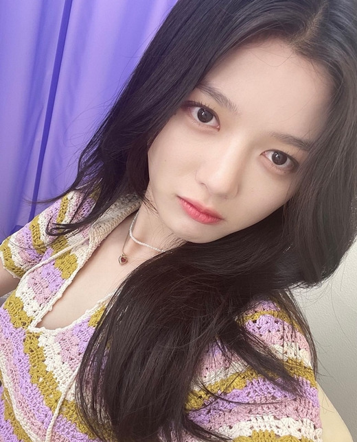 Actor Kim Yoo-jung has attracted Eye-catching with matured beautiful looksOn the 22nd, Kim Yoo-jung posted a number of photos on his personal Instagram without any comment.The photo shows Kim Yoo-jung, who is wearing a crochet look and revealing a lovely visual. He smiles lightly and causes the excitement of viewers.Especially in the close-up selfie, it is Kim Yoo-jung who has admiration with ceramic skin without any defects and a slippery high nose.The netizens who saw this responded such as Oh, it is so beautiful and Princess is Princess.Kim Yoo-jung will appear on SBS New Moon drama Time Hunggi which will be broadcasted first in August.Timmy Hung draws a fantasy romance drawn by a woman with a divine power, Timmy Hung, and a red-eyed man Haram who reads the constellation of the sky.