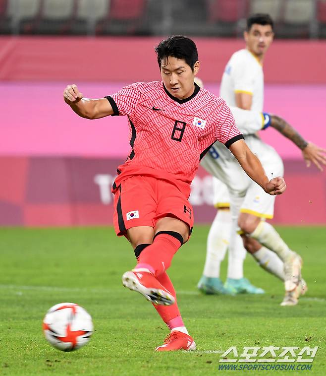 2020 도쿄올림픽 남자축구 조별리그 B조 2차전 대한민국과 루마니아의 경기가 25일 이바라키현 가시마 스타디움에서 열렸다. 한국 이강인이 세번째 골을 패널티킥으로 성공시키고 있다. 가시마=최문영 기자 deer@sportschosun.com /2021.07.25/