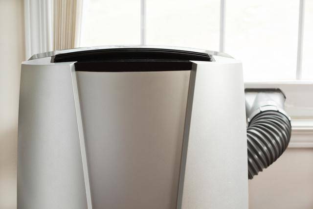 이동식 에어컨은 창문형 에어컨에 비해 설치 범위가 넓다. 게티이미지뱅크