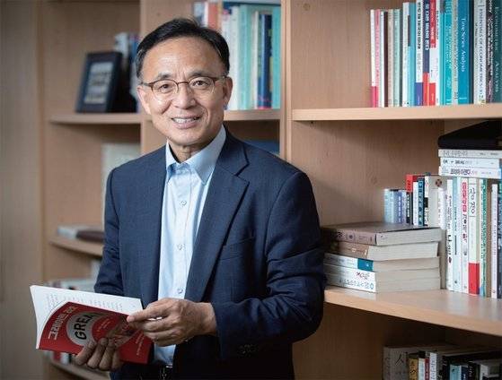 김영익 서강대 경제대학원 교수는 투자자들이 기업 재무제표에서 영업이익률·이자보상비율·부채비율을 꼼꼼히 살펴봐야 한다고 말했다.