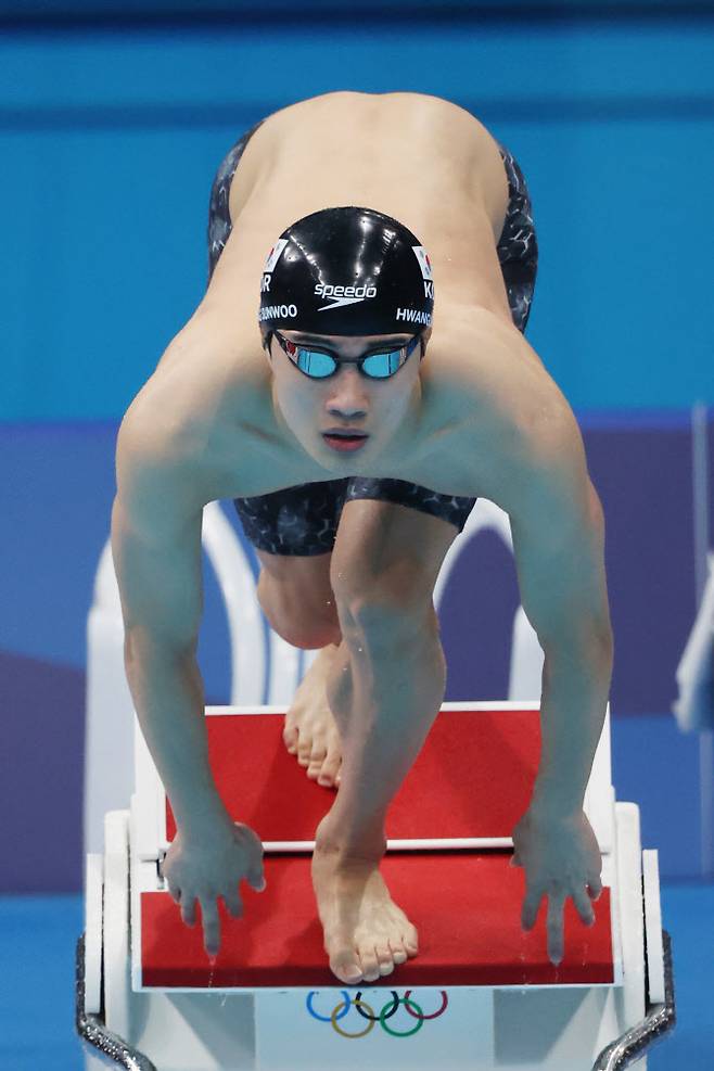 27일 일본 도쿄 아쿠아틱스센터에서 열린 도쿄 올림픽 수영 남자 자유형 200m 결승전에서 황선우가 힘차게 출발하고 있다. 사진=연합뉴스