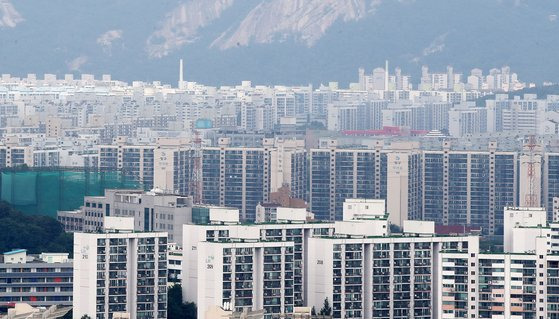 임대차법 시행 1년, 서울에서 도봉구의 전셋값이 가장 많이 올랐다. 노원구 아파트 단지의 모습. 뉴스1