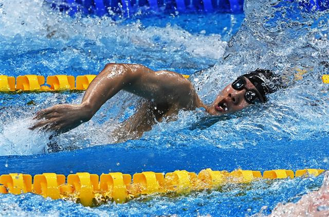 26일 일본 도쿄 아쿠아틱스 센터에서 열린 남자 자유형 200m 준결승에 출전한 한국 황선우가 역영하고 있다. 2021.07.26 도쿄 올림픽 사진공동취재단