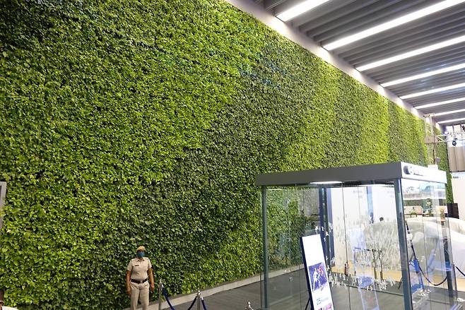 현대차 인도법인의 신사옥 내부 모습     (뉴델리=연합뉴스) 김영현 특파원 =  현대차 인도법인은 27일(현지시간) 인도 수도 뉴델리 인근 신도시 구루그람(옛 구르가온)에서 법인 본사 신사옥 준공식을 했다. 사진은 신사옥의 내부 모습. 2021.7.27